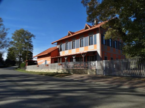 Отель Vlčí Jámy, Ленора